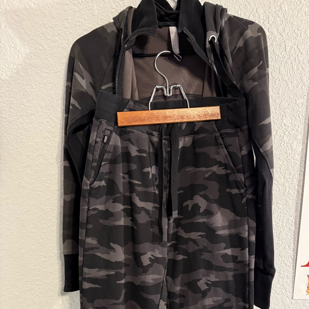 Women’s camo jogger Athleta sweatpants and jacket set.